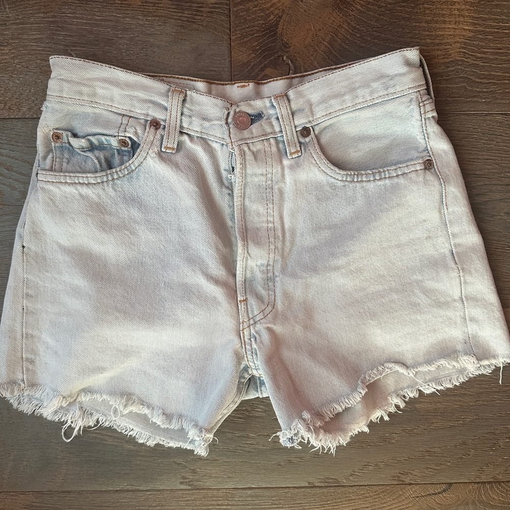 Levi’s vintage light denim cut off shorts sz26